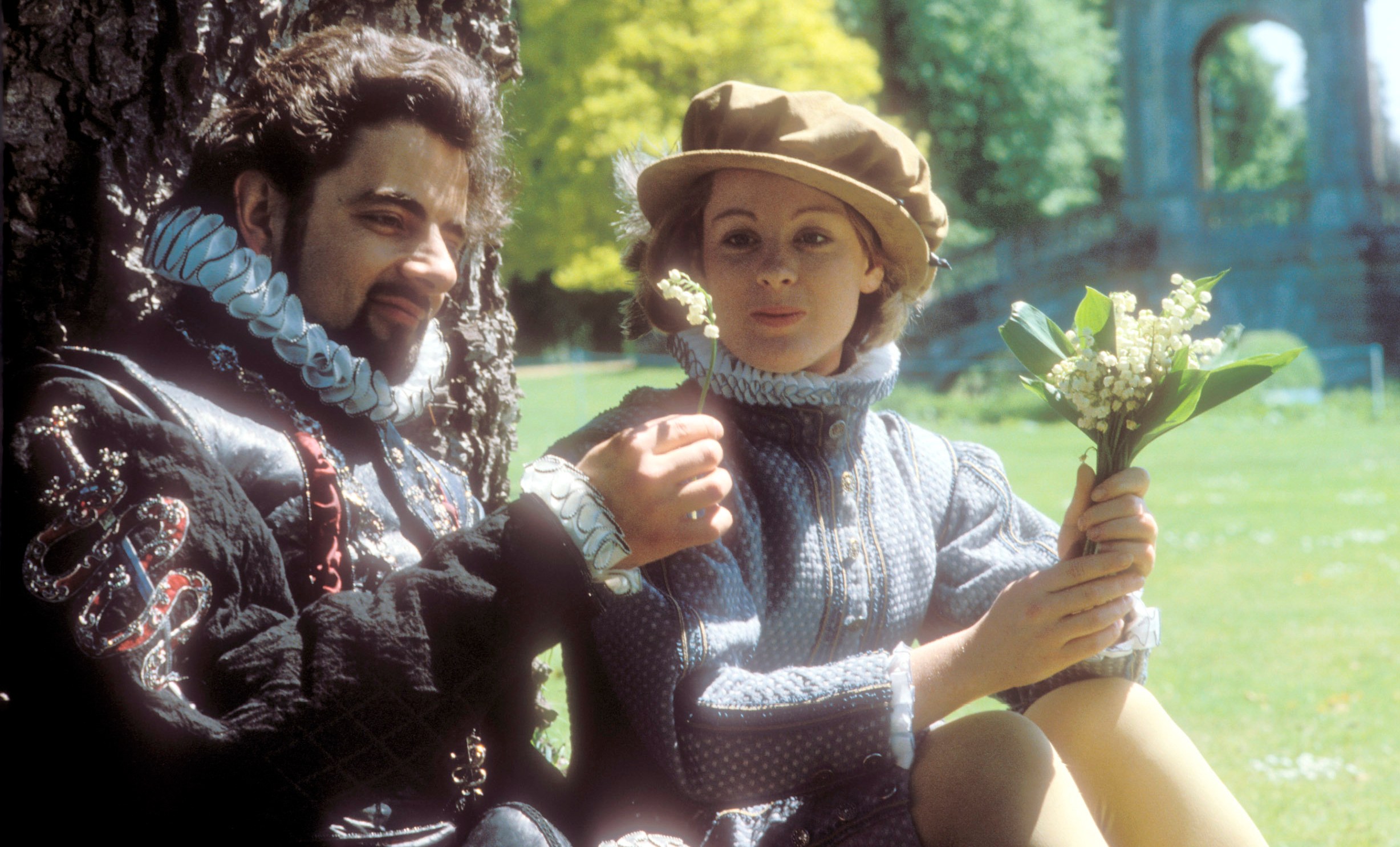 Gabrielle Glaister as Kate/Bob and Rowan Atkinson as Blackadder in Blackadder II